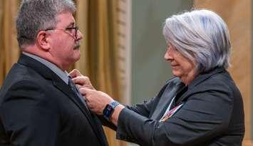Governor General Mary Simon presents Myles Vanni with the Sovereign's Medal for Volunteers. Photo by PO 2 Louis Dubé, Rideau Hall © OSGG, 2025. Copyright permission for use granted by The Office of the Secretary to the Governor General (OSGG) to Blackburn Media Inc.
